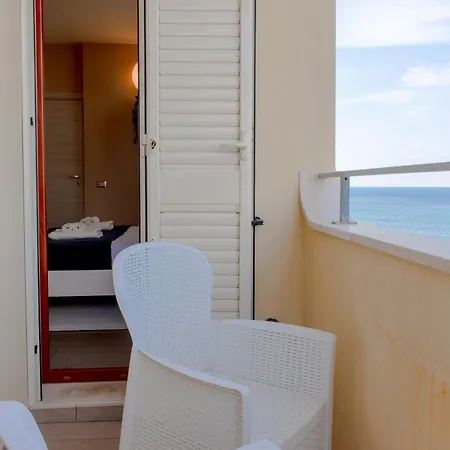 L'affaccio - Lungomare Maison d'hôtes 3*